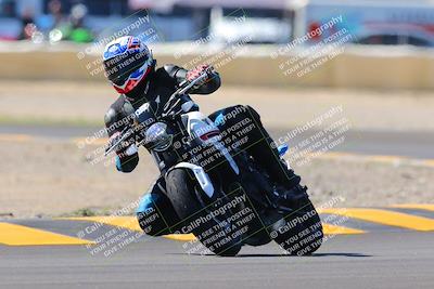 media/Oct-09-2022-SoCal Trackdays (Sun) [[95640aeeb6]]/Turn 2 (1110am)/